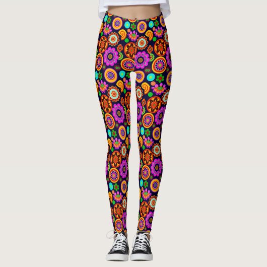 Groovy 1960's geïnspireerde bloemen en medailles leggings (Voorkant)
