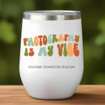 Groovy 1970s fotografie is mijn vibe, fotograaf<br><div class="desc">Geef deze 'Photography is My Vibe' tuimelaar aan de fotograaf in je leven.</div>