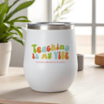 Groovy 1970s Onderwijs is mijn vibe, leraar<br><div class="desc">Geef deze 'Teaching Is My Vibe' tuimelaar aan de leraar in je leven.</div>