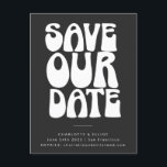 Groovy 70s Black White Simple Save the Date Briefkaart<br><div class="desc">Zet de toon voor uw bruiloft met dit retro-geïnspireerde Save the Date-briefkaart met gedurfde, groovy typografie op een opvallende zwarte achtergrond. Perfect voor koppels die houden van charme met een modern randje, dit briefkaart kondigt je grote dag aan met een speelse stijl. Ideaal voor boho, eclectische of 70s-geïnspireerde bruiloften, het...</div>