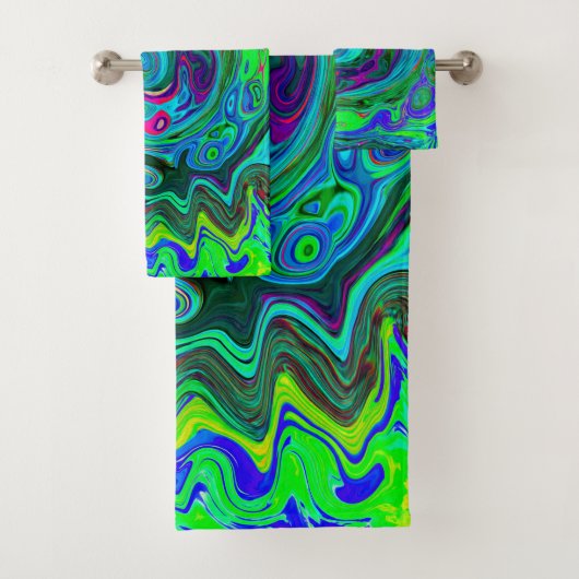 Groovy Abstract Retro Green en Blue Swirl Bad Handdoek (Insitu)