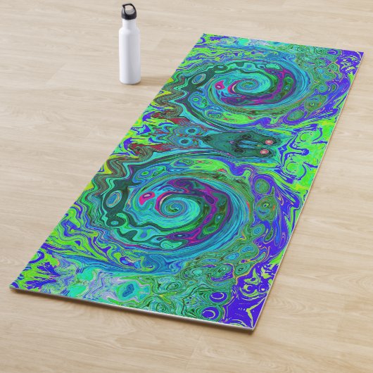 Groovy Abstract Retro Green en Blue Swirl Yogamat (In situ)