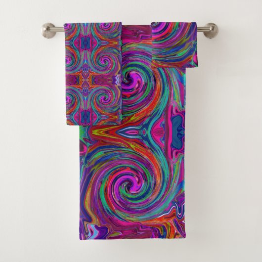 Groovy Abstract Retro Magenta Dark Rainbow Swirl Bad Handdoek (Insitu)