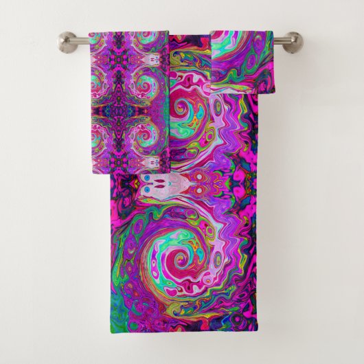 Groovy Abstract Retro Magenta Rainbow Swirl Bad Handdoek (Insitu)