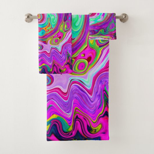 Groovy Abstract Retro Magenta Rainbow Swirl Bad Handdoek (Insitu)