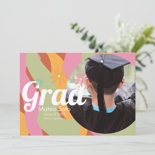 Groovy Afstuderen Foto Bold Invitation Kaart (Staand voorkant)