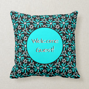 Groovy Batik Turquoise Flower Pattern Guest Room Kussen