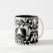 Groovy Black en White Pattern Tweekleurige Koffiemok (Voorkant rechts)