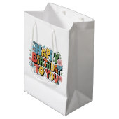 Groovy Bloemige Verjaardag Medium Cadeauzakje (Voorkant Gekanteld)
