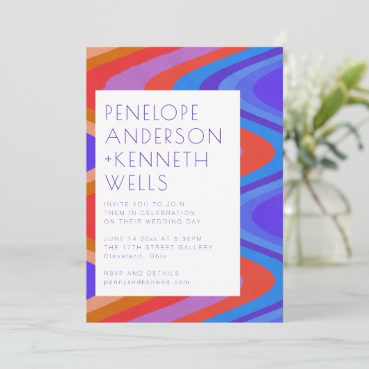 Groovy Curvy Lines Unique Retro Blue Red Weddensch Kaart (Staand voorkant)