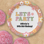 Groovy Daisies Hippie Foto Meisje Verjaardag Papieren Bordje<br><div class="desc">Een schattig bloem power hippie verjaardagsfeestje papier bord dat is perfect voor elke jong meisje viering. Het groovy design heeft veelkleurige madeliefjes die een creëer-rand hebben. Leuke jaren 70 stijlbrieven met het lezen van "Let's Party" voegen een kleurrijke sfeer toe. Personaliseer dit mod party bord met de naam en leeftijd...</div>