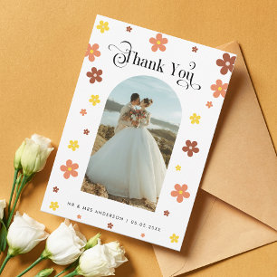Groovy Daisy Arch Photo & Retro Script Weddenschap Bedankkaart