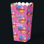 Groovy Disco Bal Verjaardagsfeest Goud Roze Glitte Bedankdoosjes<br><div class="desc">Hou je van de 80s dansende discobal? De 70s discobal? Kijk eens naar onze Groovy Disco Ball Verjaardagsfeest Goud Roze Glitter Favor Dozen! Vier het feest in stijl met onze felroze favoriet dozen met een kleurrijke gouden spiegel discobal en schitterende typografie met een digitaal glinsterend en goud effect. Deze disco...</div>