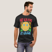 Groovy First Grade Vibes Face Retro Teachers Back T-shirt (Voorkant volledig)