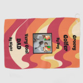 Groovy Golfer Cool Dad  Mid-Century Golfhanddoek (Horizontaal)