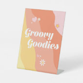 Groovy Goodies Party Table top Sign Birthday Reclamebord Met Voetstuk (Voorkant)