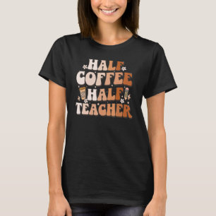Groovy Half Coffee Half Leraar Inspirerende Spreuk T-shirt