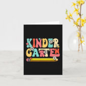 Groovy Hallo Kindergarten Vibes Retro Teacher Back Kaart (Gele Bloem)