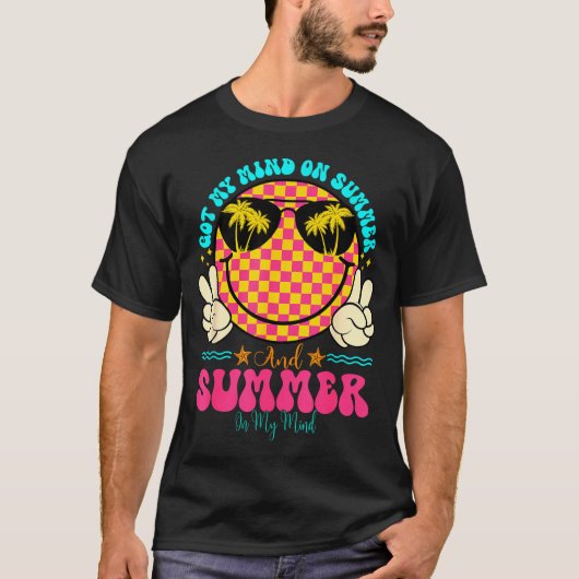 Groovy Happy Face Summer Vibes Got My Mind On Summ T-shirt (Voorkant)