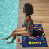 Groovy Hippie Peace and Flower Shower Custom Name Strandlaken