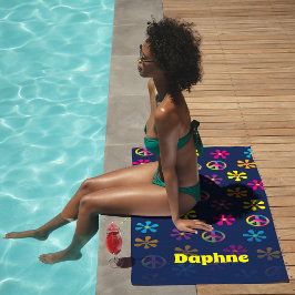 Groovy Hippie Peace and Flower Shower Custom Name Strandlaken