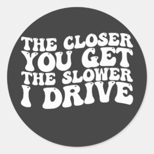 Groovy hoe dichter je komt hoe langzamer ik rijd ronde sticker