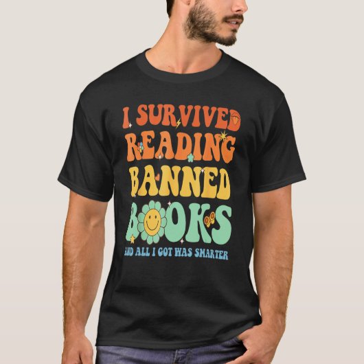 Groovy I Survived Reading Banned Books Book Lover T-shirt (Voorkant)