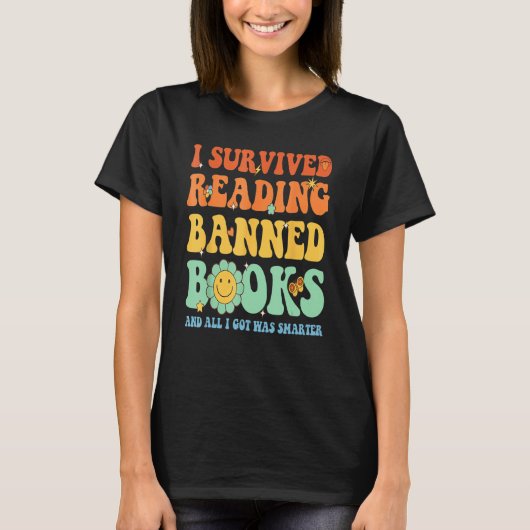 Groovy I Survived Reading Banned Books Book Lover T-shirt (Voorkant)