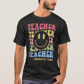 Groovy Kindergarten Vibes Retro Face Teachers Back T-shirt (Voorkant)