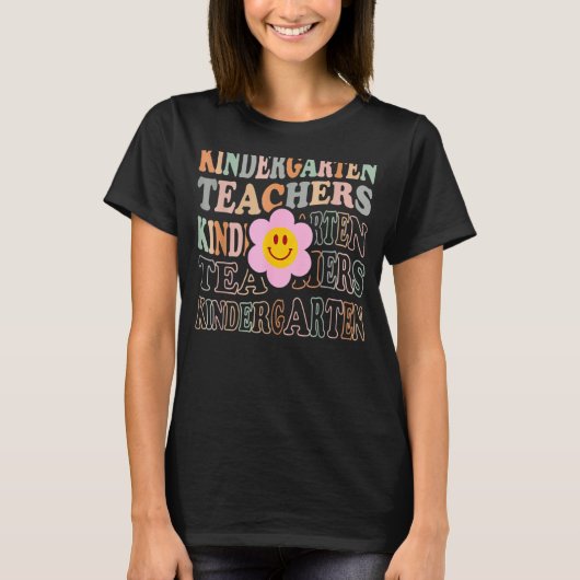 Groovy Kindergarten Vibes Retro Face Teachers Back T-shirt (Voorkant)