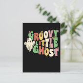 Groovy Klein Spookje Met Vintage Bloemen Halloween Feestdagenkaart (Staand voorkant)