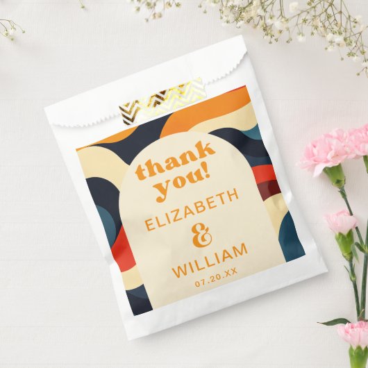 Groovy Kleurrijke Retro Wavy Boho bruiloft Dank u Bedankzakje (Gezegeld)