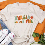 Groovy Nursing is mijn vibe, gezondheidszorg, verp Tri-Blend Shirt<br><div class="desc">Retro-stijl 'Nursing Is My Vibe' T-shirt,  voor verpleegkundigen.</div>