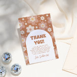 Groovy One Boho Daisy Retro 1e verjaardagsfeestje Bedankkaart<br><div class="desc">Een bedankje dat past bij ons Groovy One Boho Daisy Retro 1st Birthday Party collectie. Dit ontwerp heeft een hippiepatroon van madeliefje boog in een boho kleurenschema. Er is een bewerkbare dankbetuiging. De achterkant van de kaart is de aangepaste foto van de jarige. Klik op "Personaliseer deze sjabloon" en vul...</div>