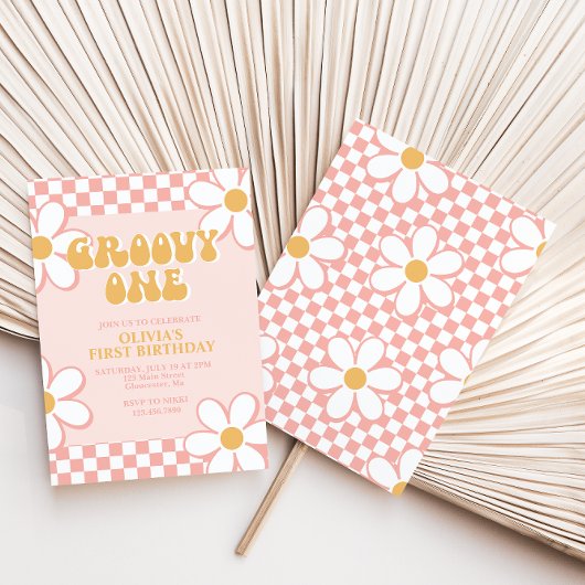 Groovy One Retro Check Roze Daisy Uitnodiging