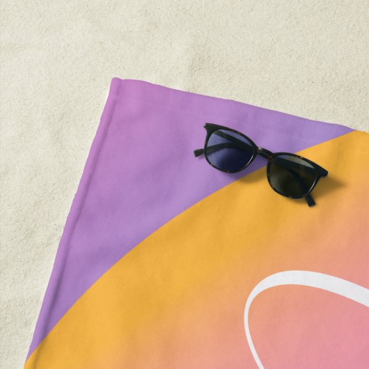 Groovy Paarse gradiënt | Persoonlijke scriptnaam Strandlaken (In situ)