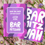 Groovy Paarse Waves Custom Bat Bar Bnai Mitzvah Save The Date<br><div class="desc">Perfecte kaart om een bar of bat mitswa of andere Joodse viering aan te kondigen en gasten te vragen om de datum te bewaren! Handgemaakte kunst voor u met handlettering aan de voor- en achterkant! (check shop of DM voor BAR/BAT mogelijkheden) VOLLEDIG ! Klik hierboven op "Personaliseren" om de tekst...</div>