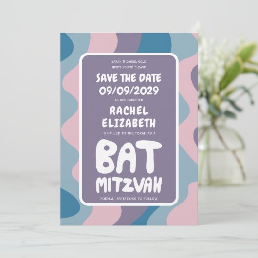 Groovy Paarse Waves Custom Bat Bar Bnai Mitzvah Save The Date (Staand voorkant)