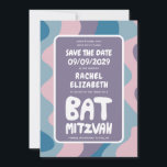 Groovy Paarse Waves Custom Bat Bar Bnai Mitzvah Save The Date<br><div class="desc">Perfecte kaart om een bar of bat mitswa of andere Joodse viering aan te kondigen en gasten te vragen om de datum te bewaren! Handgemaakte kunst voor u met handlettering aan de voor- en achterkant! (check shop of DM voor BAR/BAT mogelijkheden) VOLLEDIG ! Klik hierboven op "Personaliseren" om de tekst...</div>