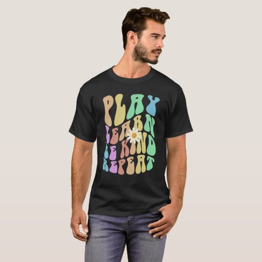Groovy PLAY LEARN BE KIND REPEAT Retro Stop Bullyi T-shirt (Voorkant volledig)
