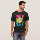 Groovy Pre-K Vibes Face Retro Teachers Kinder Teru T-shirt (Voorkant volledig)