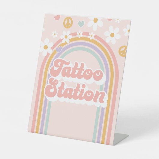 Groovy Rainbow Tattoo Station Birthday Sign Reclamebord Met Voetstuk (Voorkant)