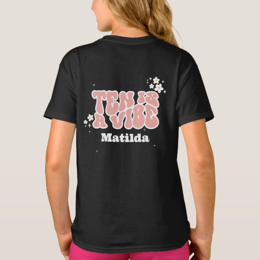 Groovy Rainbow Ten is een Vibe 60's retro daisy co T-shirt (Achterkant)