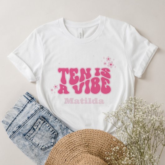 Groovy Rainbow Ten is een Vibe 60's retro daisy ro T-shirt