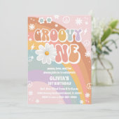 Groovy Regenboog Eerste Verjaardagsuitnodiging Kaart (Staand voorkant)