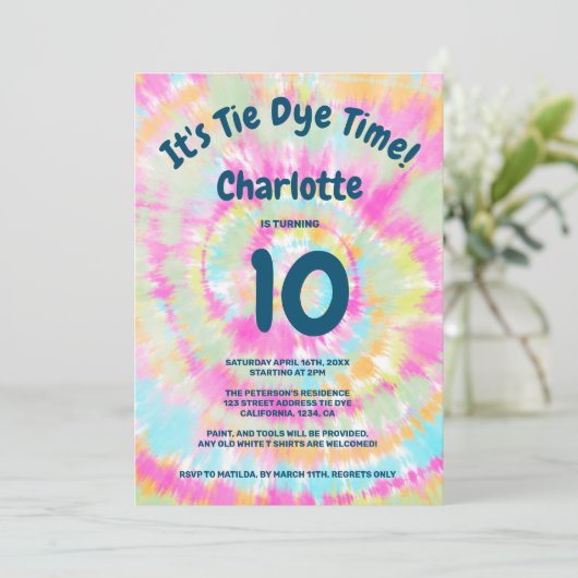 Groovy regenboogdas kleurstof 10e verjaardagsfeest kaart (Staand voorkant)