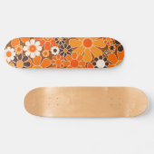 Groovy Retro 70s Bloemenpatroon Sinaasappel en Bru Persoonlijk Skateboard (Horizontaal)