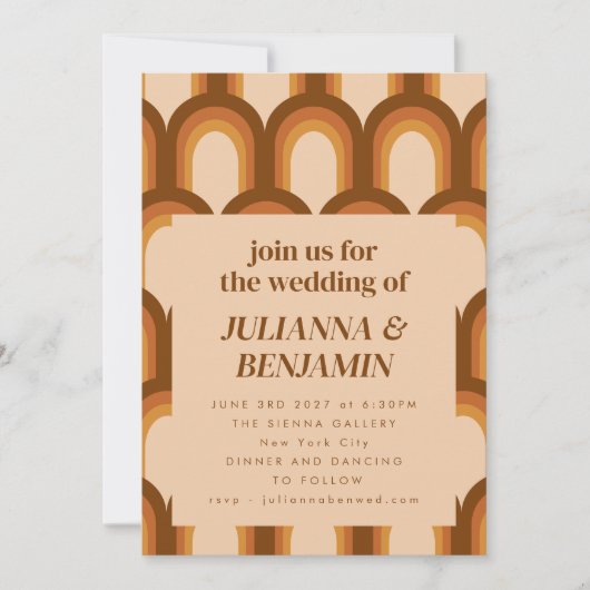 Groovy Retro 70s Bruin Unieke Wedding RSVP Website Kaart (Voorkant)