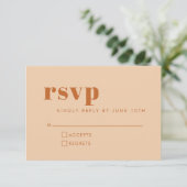 Groovy Retro 70s Design in Brown and Sand Wedding RSVP Kaartje (Staand voorkant)