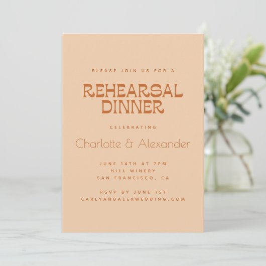 Groovy Retro 70s Design in Brown Rehearsal Dinner Kaart (Staand voorkant)